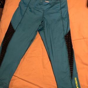 Virus workout Capris- medium